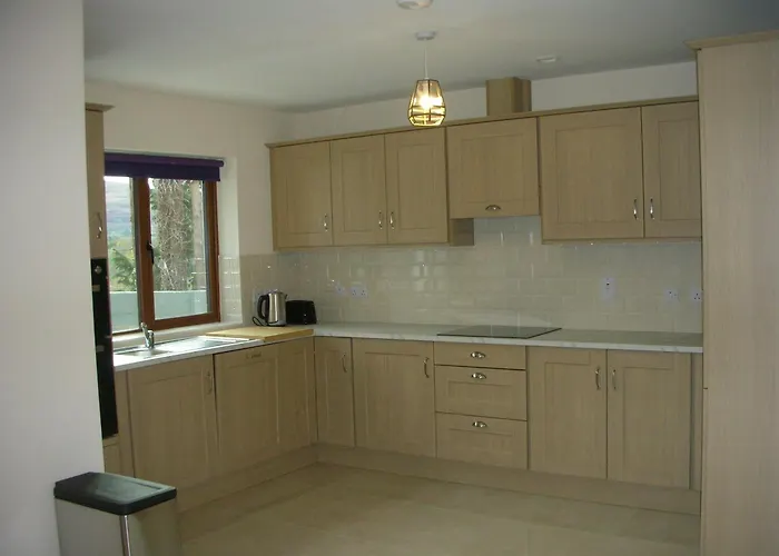 18 Carraig Naofa * Bantry